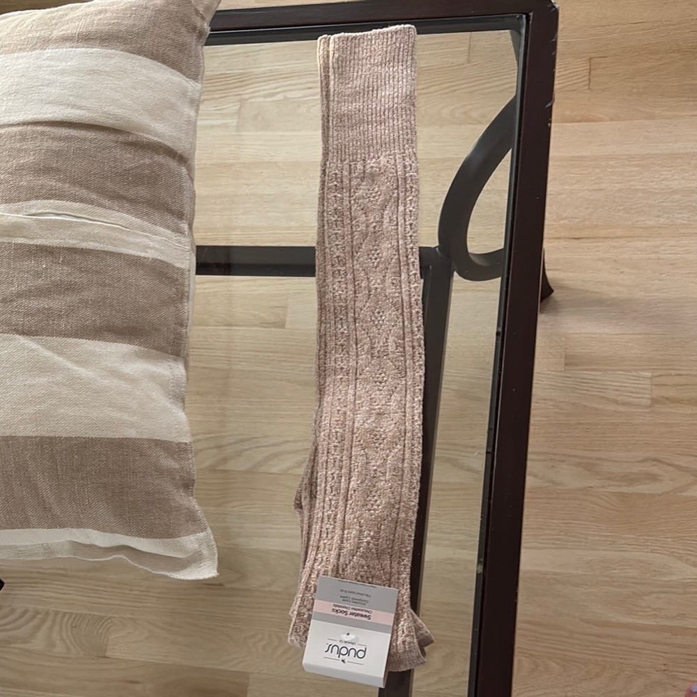 Pudus Beige Cable Knit Socks